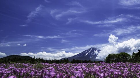 Summer Mt. Fuji packing scene for heat, rain, and sudden clouds