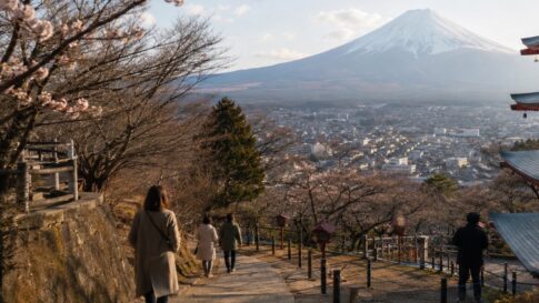Visitor path near Arakurayama Sengen Park for a travel update about the toilet closure near the shrine approach