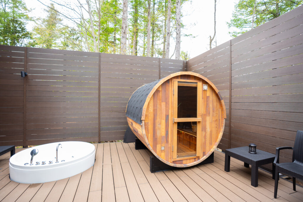 Private barrel sauna and Jacuzzi on a forest terrace near Lake Yamanaka