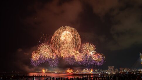 Fireworks lighting up a waterfront skyline for Kawaguchiko Fireworks 2026: July Opening Festival and August Lake Festival Travel Notes