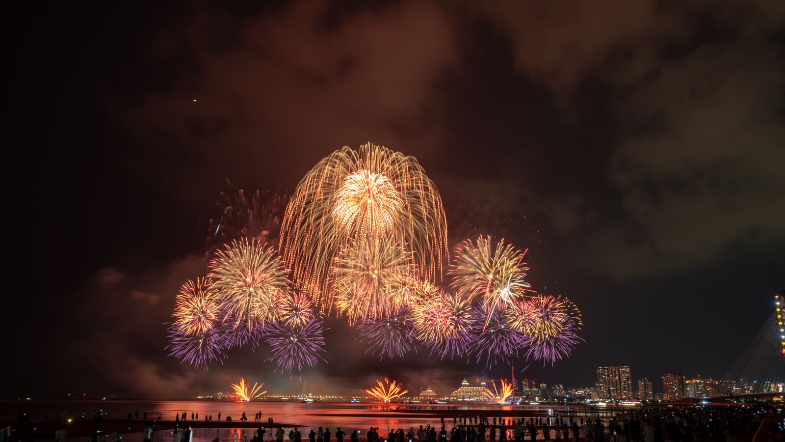 Fireworks lighting up a waterfront skyline for Kawaguchiko Fireworks 2026: July Opening Festival and August Lake Festival Travel Notes
