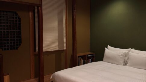 A Japanese-style bedroom with calm light for Mt. Fuji View Ryokan and Private Onsen Rooms: How to Choose the Right Stay