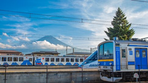 Fujikyu Railway trains with Mount Fuji behind them for a 5th Station free pass update