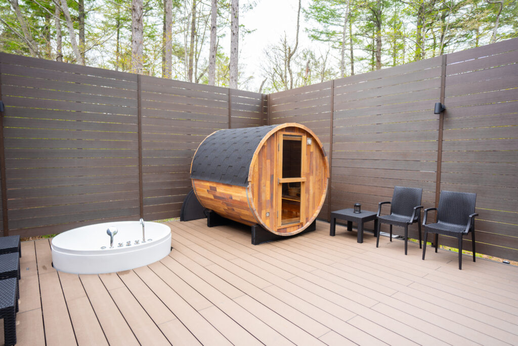 Barrel sauna and Jacuzzi on the terrace at Kinfolk Yamanakako
